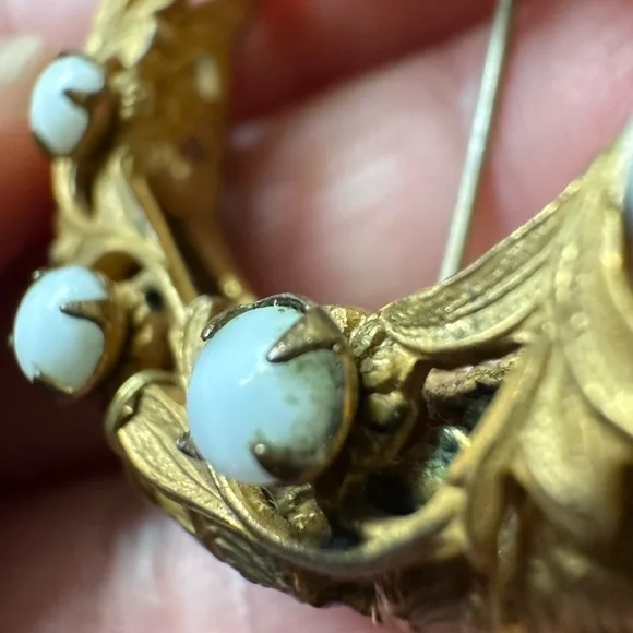 Unsigned Vintage Miriam Haskell preowned vintage brooch - Picture 13 of 17